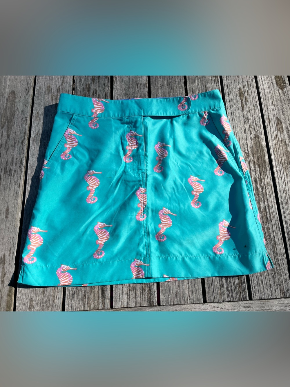 AQUA BLUE SEA HORSE PRINT SKIRT. SIZE 6. BERMUDA STYLE.